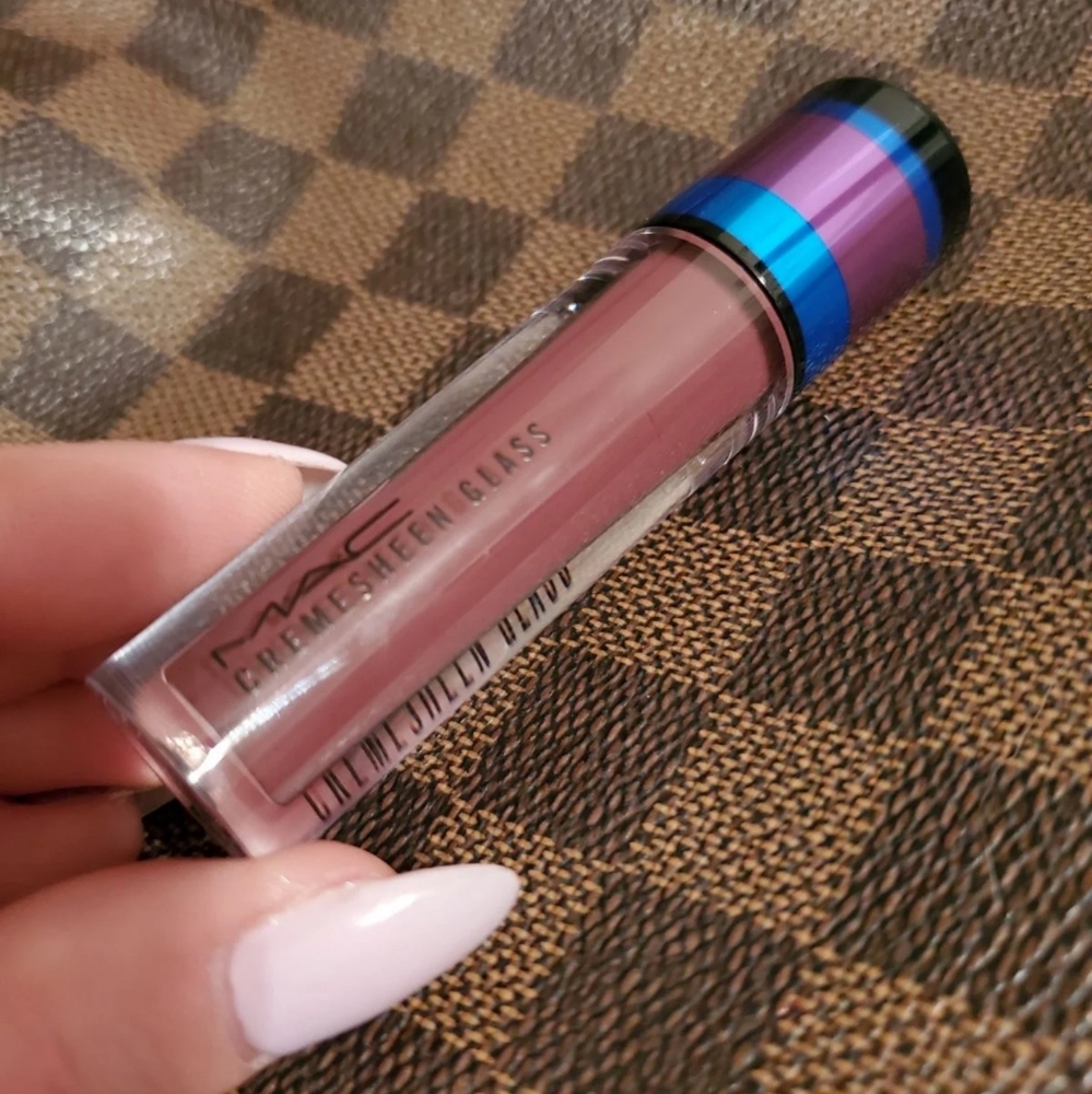 mac lipglass lipgloss.